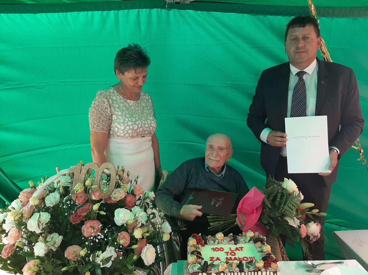 100 LAT PANA KAROLA