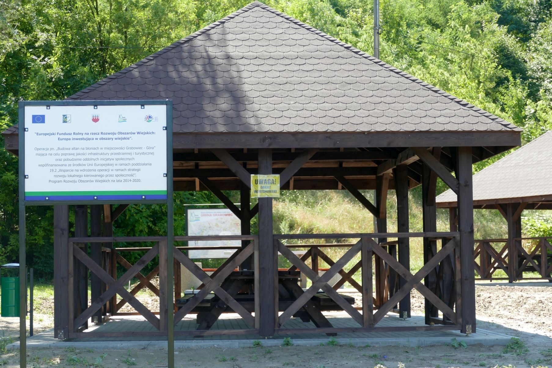 Budowa altan na błoniach w miejscowości Grabowiec – Góra