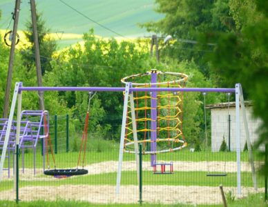 PLAC ZABAW W MIEJSCOWOŚCI GRABOWIEC – GÓRA