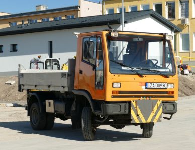 NOWY SPRZĘT WIELOZADANIOWY Z NAPĘDEM 4X4